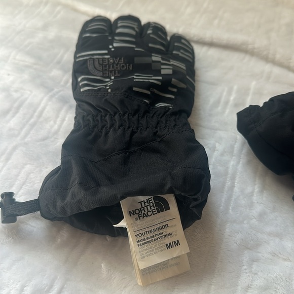 The North Face Youth Black and Gray Winter Gloves - Picture 2 of 2